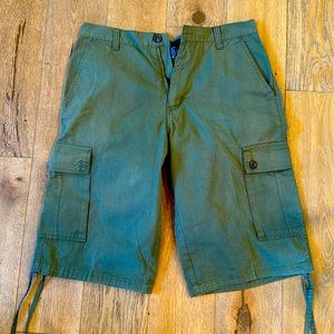 SE Black New Nation Men’s Olive Green Shorts size 34.